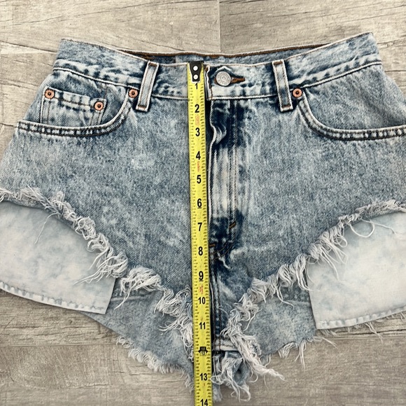 Levi’s Women’s 550 High Rise Cutoffs Shorts Size: 10 Color: Blue Acid Wash - Picture 9 of 9